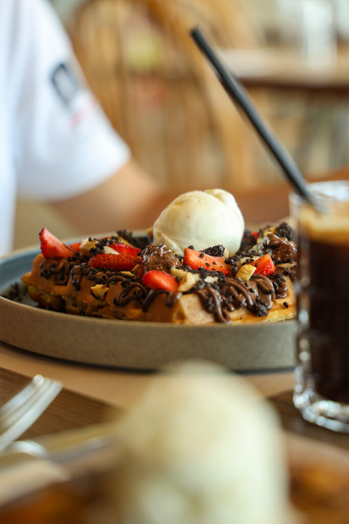 waffle ice cream fruits